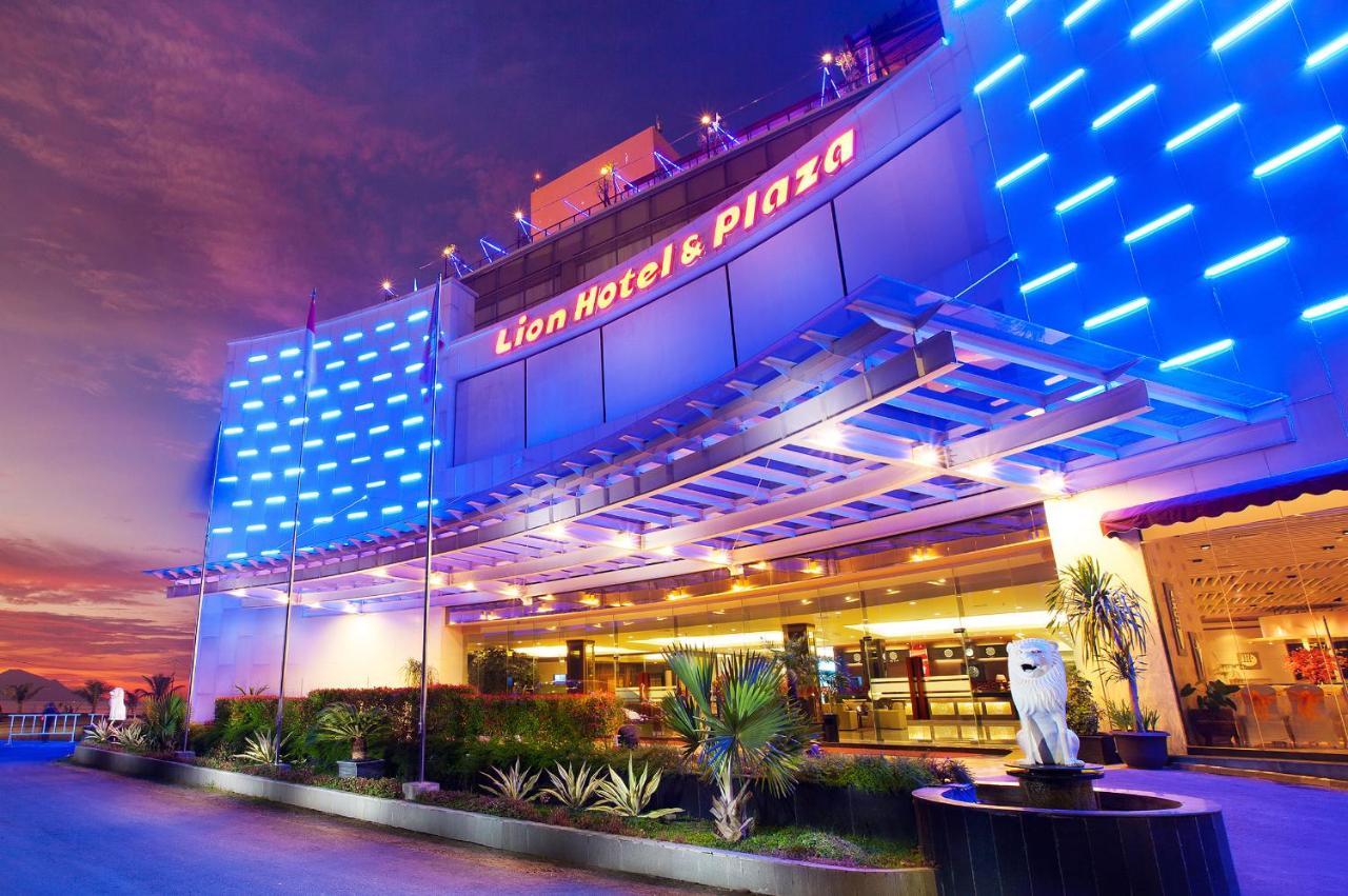 Lion Hotel & Plaza Manado Exterior foto