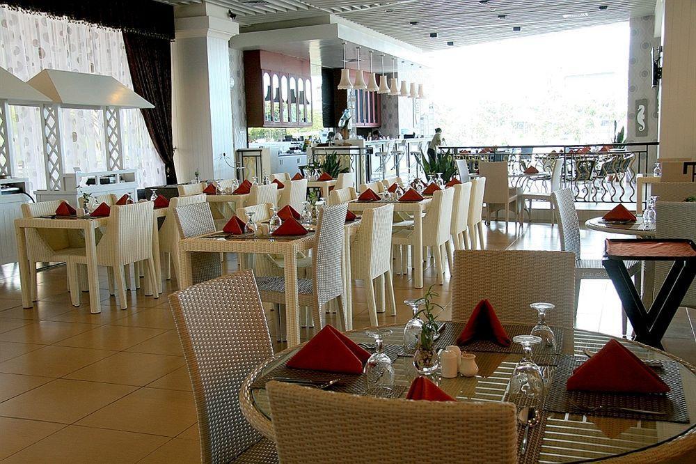 Lion Hotel & Plaza Manado Exterior foto
